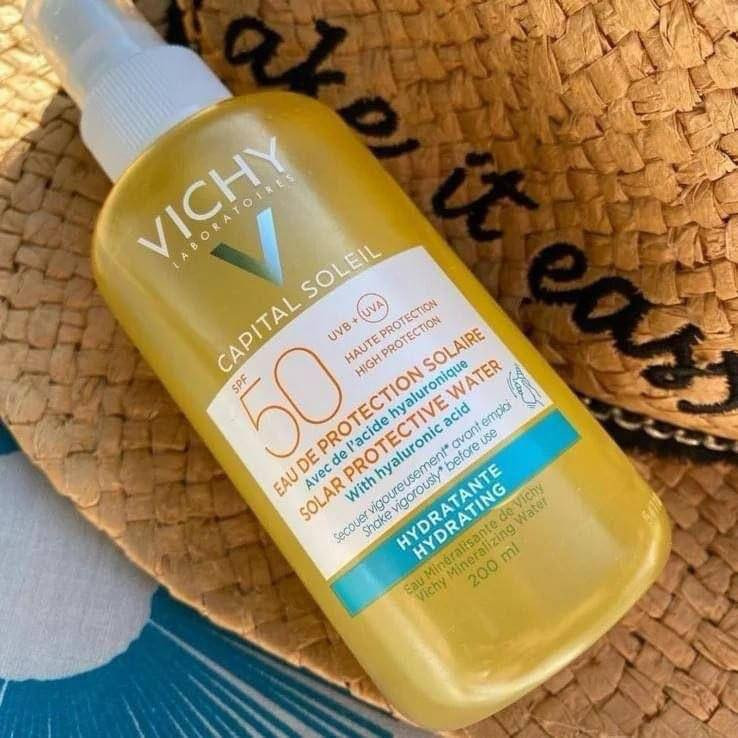 #vichy
الشكل الجديد من 💛 ڤيجي 💛واقي شمس فيشي بخاخ🔆 يعمل على حماية عالية جداً من الشمس بنسبة spf 50 للوجه و للجسم 
واقي فيتشي للوجه والجسم غني بفلاتر الأشعة فوق البنفسجية واسعة النطاق و يحاوي على مستخلص العنب البري للعمل المضاد للأكسدة. هذا الرذاذ المبتكر خفيف الوزن ويمتص بسرعة لراحة قصوى يحتوي على مياة معدنية مغذية للبشرة
واقي فيجي لحماية المياه من الشمس
مثل المياه العذبة ، والحماية مثل الحليب ، توفر مياه تانينغ سوبليمي للحماية من الشمس إحساسًا بالمتعة مع كل استخدام مع ضمان حماية عالية من أشعة الشمس.
تقنيتها ثنائية الطور ، التي يجب اهتزازها قبل كل تطبيق ، والمرتبطة برشها الدقيق تضمن نسيجًا فائق الخفة لللمسة النهائية غير المرئية ، بدون علامات دهنية أو لزجة أو بيضاء. غنية ببيتا كاروتين التي تحدث بشكل طبيعي ونظام فلتر يحتوي على Mexoryl SX ، تعمل Sun Protection Water على تسريع عملية الدباغة مع توفير الحماية ضد أشعة UVA-UVB. "
#الاصلي المنشأ فرنسي🇫🇷 💯
سعر الدرزن 
يوجد لدينا توصيل الجميع محافظات العراق✔️✔️


**إذا كنت صاحب هذا الإعلان وتريد حذفه لأي سبب، رجاءا أرسل رسالة إلى الدعم الفني**