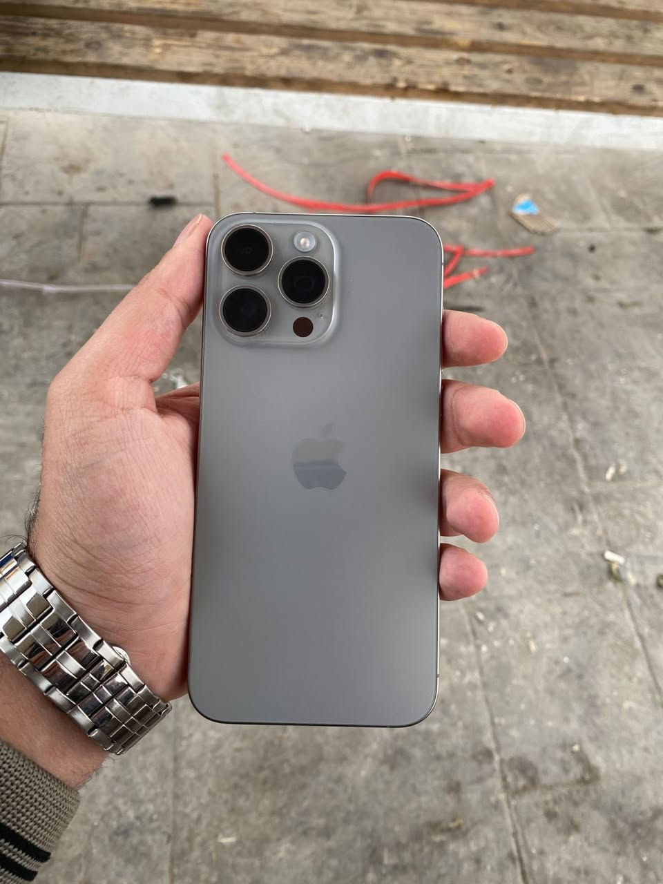 السلام عليكم أيفون 15 برو ماكس للبيع ذاكره 256 شرق اوسط بطاريته 91 ماداخل تصليح ابد وملحقاته كامله سعره مليون و100 وبي مجال 
مكاني بصره 
***********
