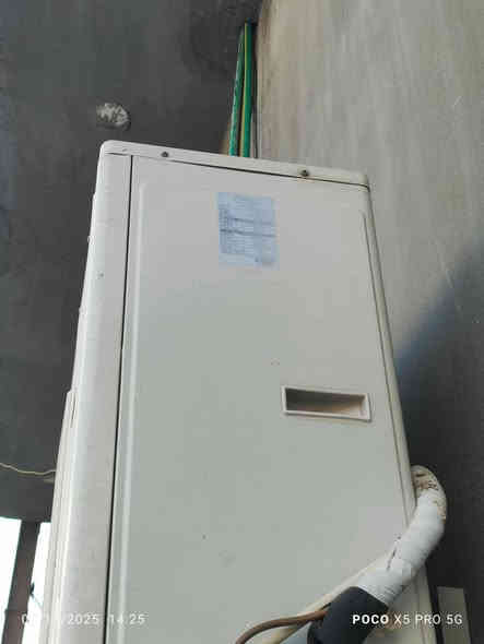 سبلت توسوت 3طن غاز22 سنكل
بوري غاز طول 15متر 
السعر 2,7 وقابل للتفاوض
***********
