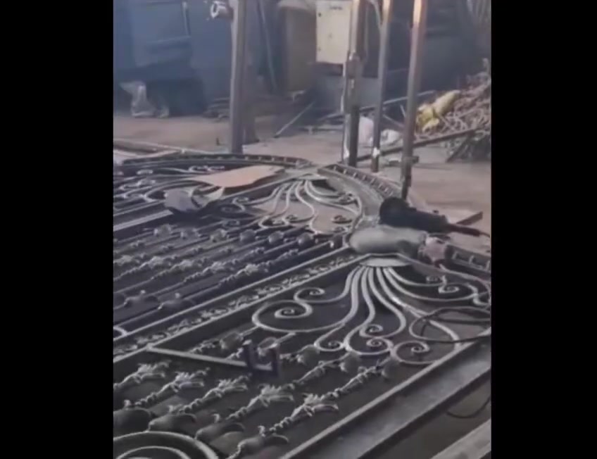فورتي فن الحديد(4T Iron Art ) 
إبداع في تشكيل الحديد والديكور  الحديث والكلاسيكي بدقة عالية وجودة مضمونة
العنوان / بغداد / الشعلة الحي الصناعي (مقابل محطة وقود) السلاميات
الاستفسار / ابو مرتضى المحمداوي 
***********
***********
