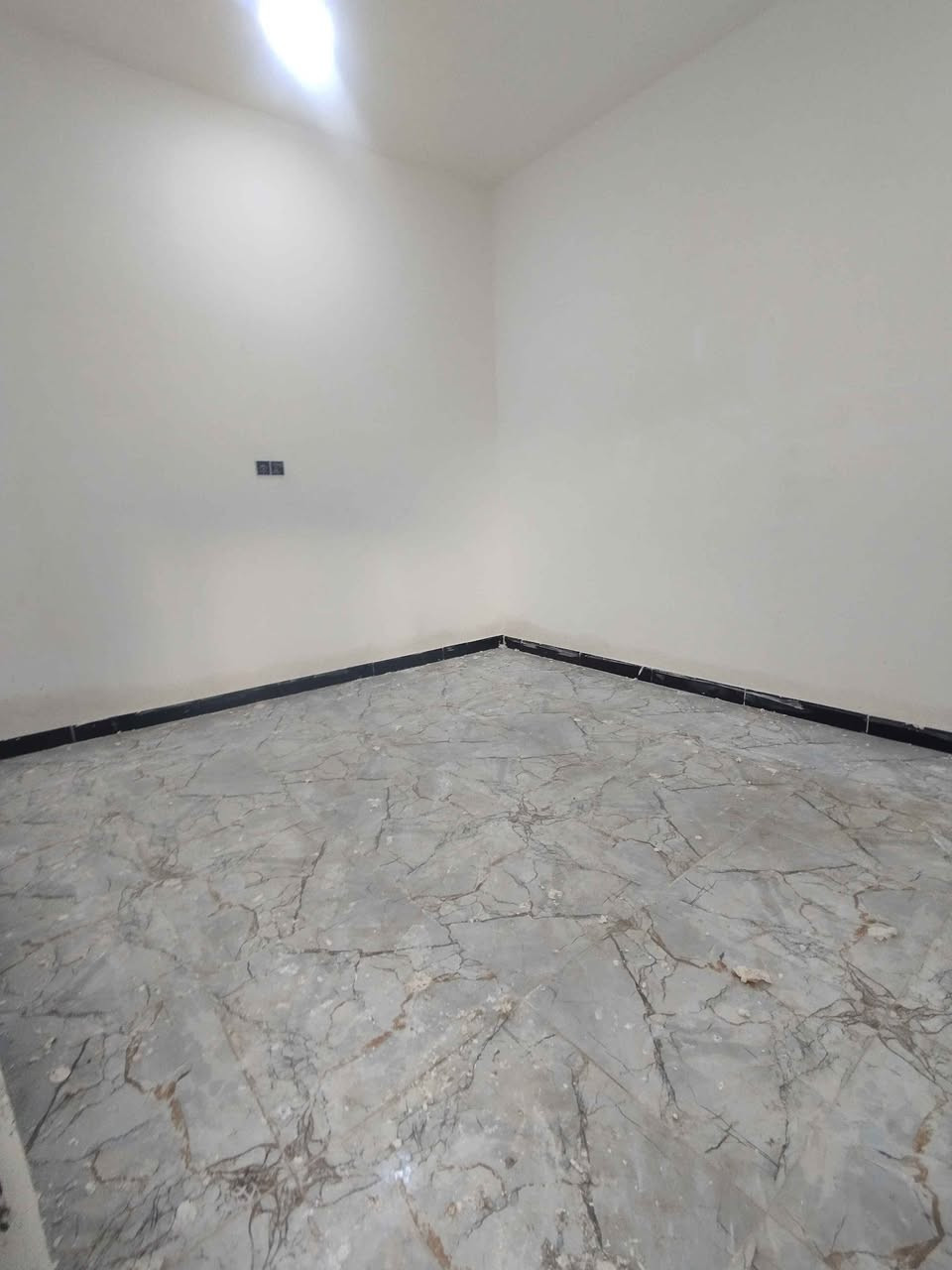 #اسعد_الله_اوقاتكم_بكل_خير⁉️👋🏼

دار سكن للبيع بناء 2025

#المساحه 100 متر 👍 

#جنس_العقار :: طابو ملك صرف زراعي باسم عراقي سند 25 

#العنوان :: البصره شط العرب الجزيرة الفيروزية 
#يحتوي البيت على  2 غرف منام كبار
و ديوان
و مطبخ و صاله
و مناور عدد 1
و صحيات داخلي وخارجي  و وطارمه

#البيت جاهز من كلشي تستلم البيت عنده المكاتبه
كامل من مقطوره و كيزر و ماطور
جيب اثاثك و اكعد
و الف عافيه الي ياخذه

جميع الخدمات متوفره ماء كهرباء ومدارس 
#السعر ((  58مليون  وبي مجال 
#للاستفسار الاتصال على الهاتف 📳*********** شط العرب, البصرة
