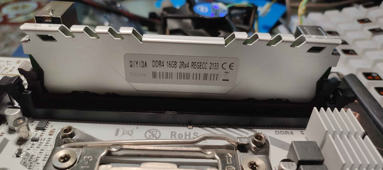 بندل كامل بورد معالج رام هارد 1TB شغال جديدة 
راسلني ودزلك فيديو وهية شغالة
وكاملة التفاصيل
====
المذربورد = x99 لون ابيض
معالج = intel xeon e5 2630v4   
رام = DDR4 16GB 2400MHZ 
هارد = M.2 1TB 
==
كاملة من كلشي شغاله بس تحتاج كرت شاشه وبر سبلاي وتصير حاسبة كاملة

متوفر توصيل لجميع المحافظات
السعر  175.000 الف الزبير, البصرة


**إذا كنت صاحب هذا الإعلان وتريد حذفه لأي سبب، رجاءا أرسل رسالة إلى الدعم الفني**