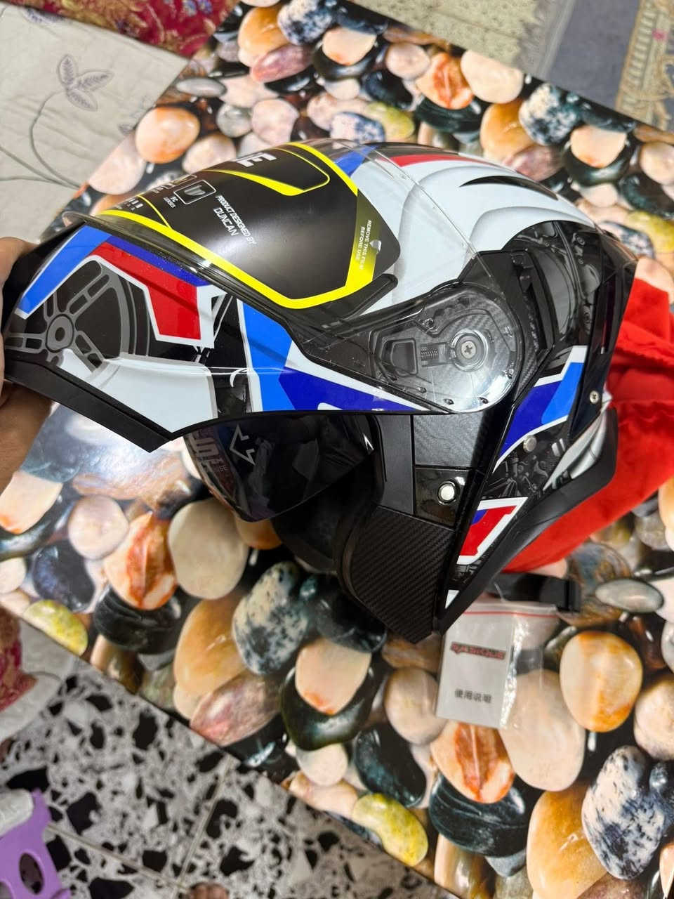 خوذه اصليه  فج قلاب تلبس من ٥٤لل٥٩سنتم كامله غراضه كتلوك وجنطه وكارتونه الاصلي وياها بعدهي لوك تجي جامه شفافه وبيه مناضر مضلله وبيه قفل فك ويجي وياها جناح خلفي  بطانه ولا اروع السعر ٧٠للاستفسار خاص


**إذا كنت صاحب هذا الإعلان وتريد حذفه لأي سبب، رجاءا أرسل رسالة إلى الدعم الفني**