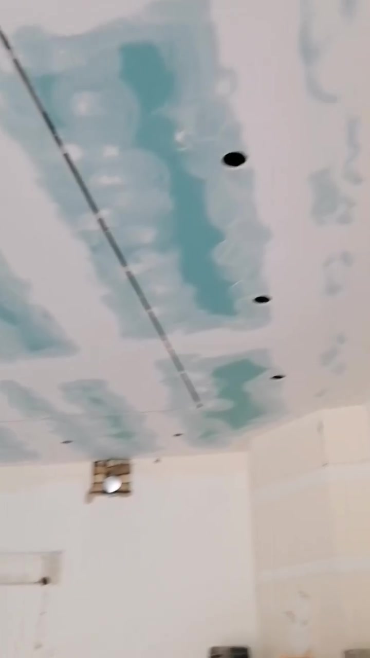 نعمل جميع الاصباغ الداخلي والخارجي
كرسته وعمل أو بس عمل على المتر أو قطعي 

التواصل ***********
