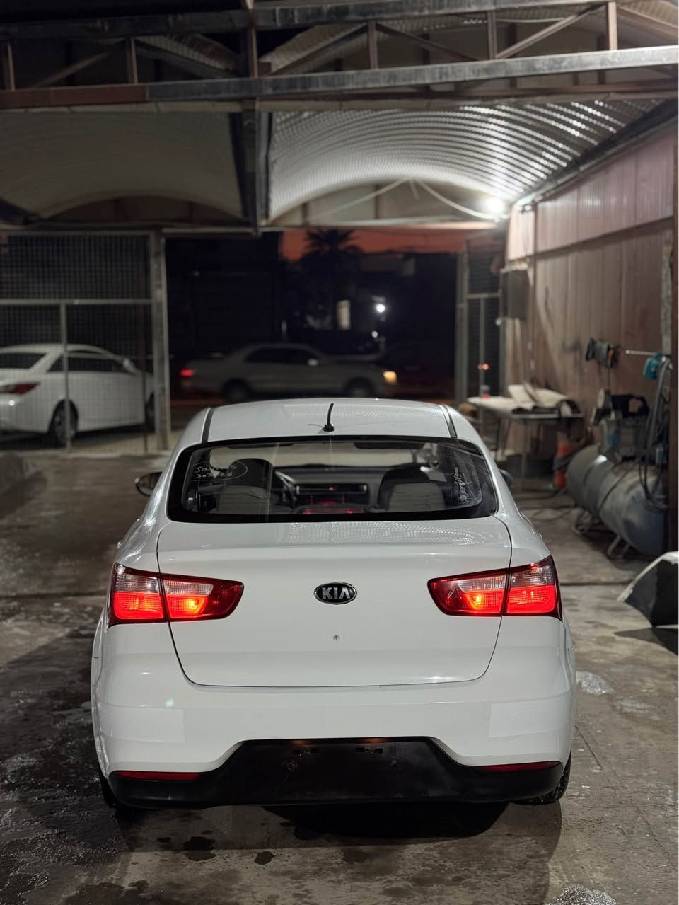 السلام عليكم للبيع كيا ريو موديل ٢٠١٧ وارد خليجي رقم اربيل مداور شوكت ماتريد مكينه ١٦٠٠ مكينه وكير وحداديه وتبريد وتتفىه وتخم تاير كله جديد سياره نضيفه وجاهزه واحله من الصور بيها قبق جنطه مبدل اصلي نفس الون ومكانين بارد والباقي كفاله مكاني نجف سعر ٨٨ ورقه بيعا مجال حك جيتك *********** النجف, العراق
