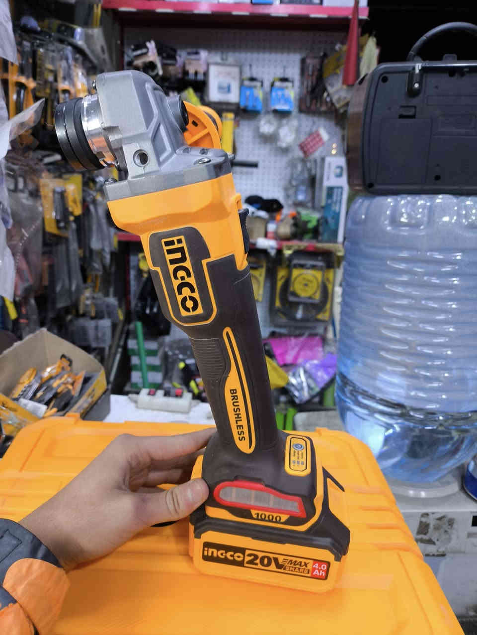 سلام عليكم 
متوفر كوسره شحن ✅
من ماركه انچيكو ✅
+من ماركه ويدڤو ✅
التفاصيل 
دبل بطاريه 4امبير✅
20ڤولت ✅
 مع اقراص حديد✅
العنوان الشارع العام خدمي بسمايه مقابيل حلويات برهومي 
للستفسار ***********
يتوفر توصيل ✅
