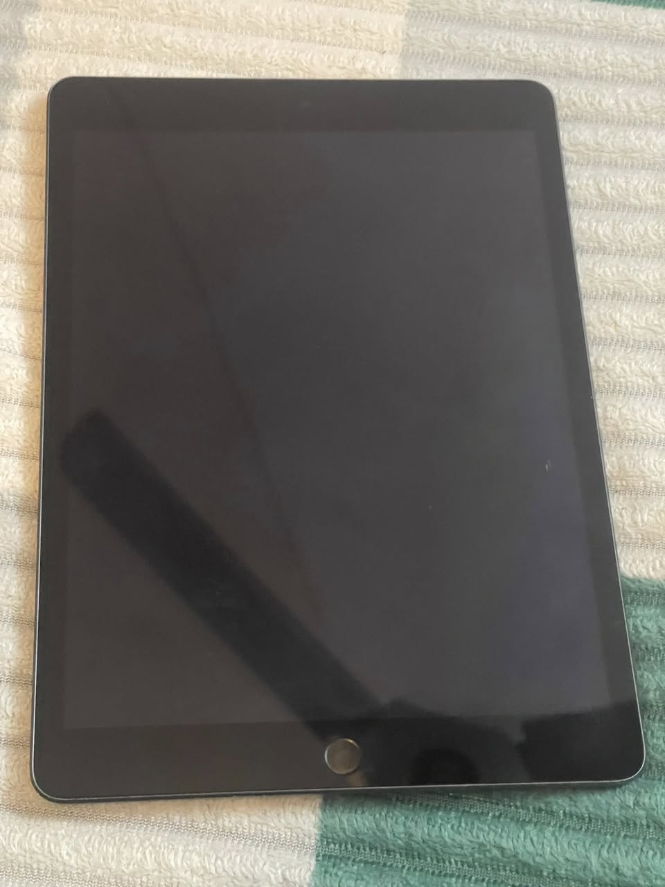 ايباد 9 ذاكره 46 غراضه كامله مكاني بغداد حي القاهره السعر 250 ***********
