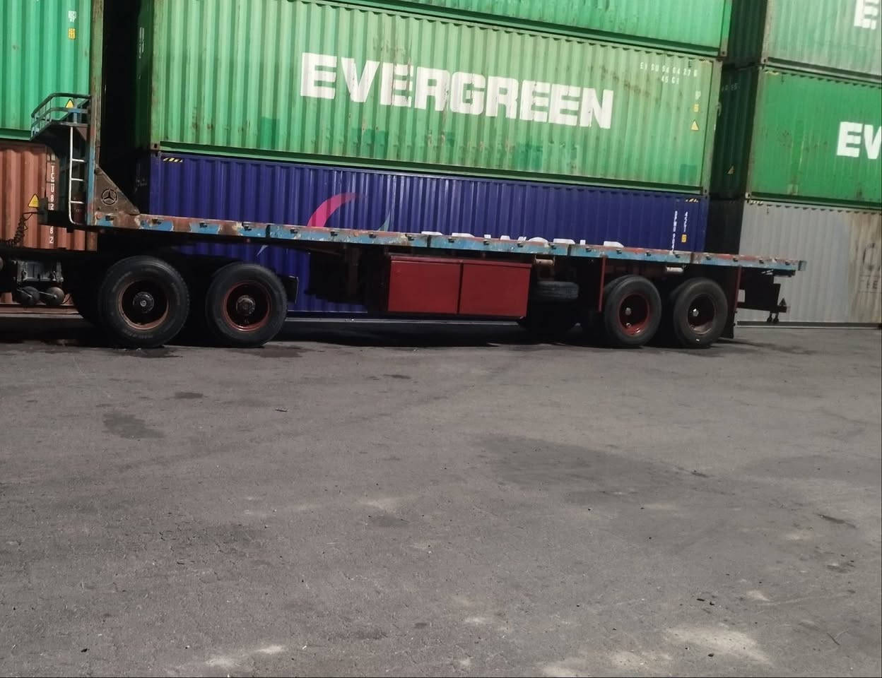 السلام عليكم عربانه فلات بلوم ٧٩ تخم تاير ٢٤ دناكير ١٤ مدور بلادي مكفوله كفاله عامه جاهزه كبل للعمل للاستفسار الاتصال على ***********
