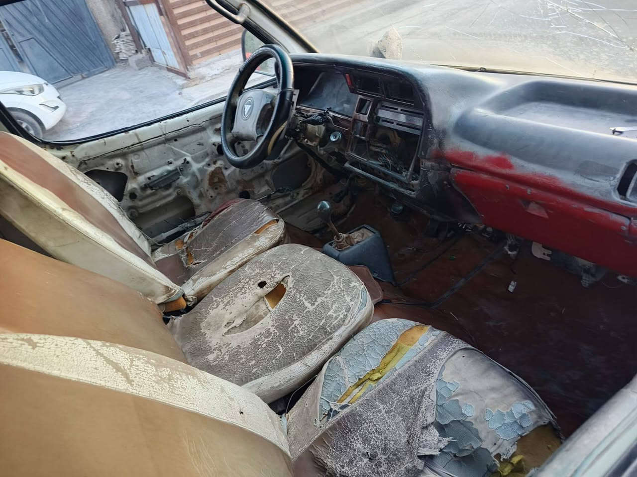 فتون موديل 2010 محرك بي تبخير تايرات نظيفات كير اكسل كلة نضيف ابيع كوم حديد رقم شاصي نظيف  شرعي موجود مكاني بغداد السعر 15وبيها مجال حك الجية ***********
