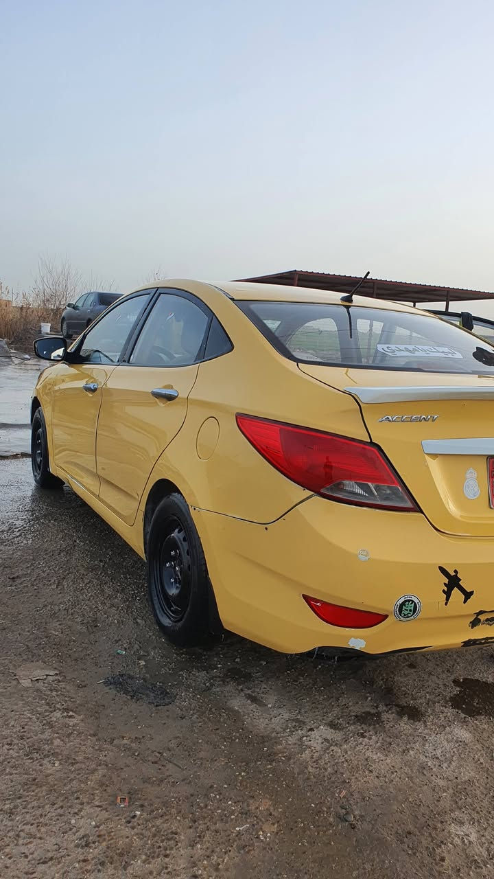 سلام عليكم سياره اكسنت خليجي موديل 2015 كير ومكينه خير من الله يرادلهه بس صدر وبيهه طخطخات والقماره امبينه بصور واكعه عليهه طابوكه *********** السعر 83 وبيهه مجال
