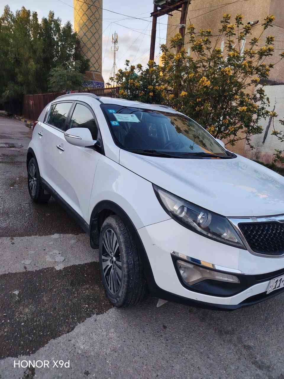 السلام عليكم اخوان اني مكلف بالنشر كيا سبورتج خليجي موديل ٢٠١٥ ابيض اللون بيهه تبديل وصبغ وموضح بلسونار الموجود السعر ١٤٣ $ وبيهه مجال للتواصل *********** مكانهه بغداد الكرخ.
