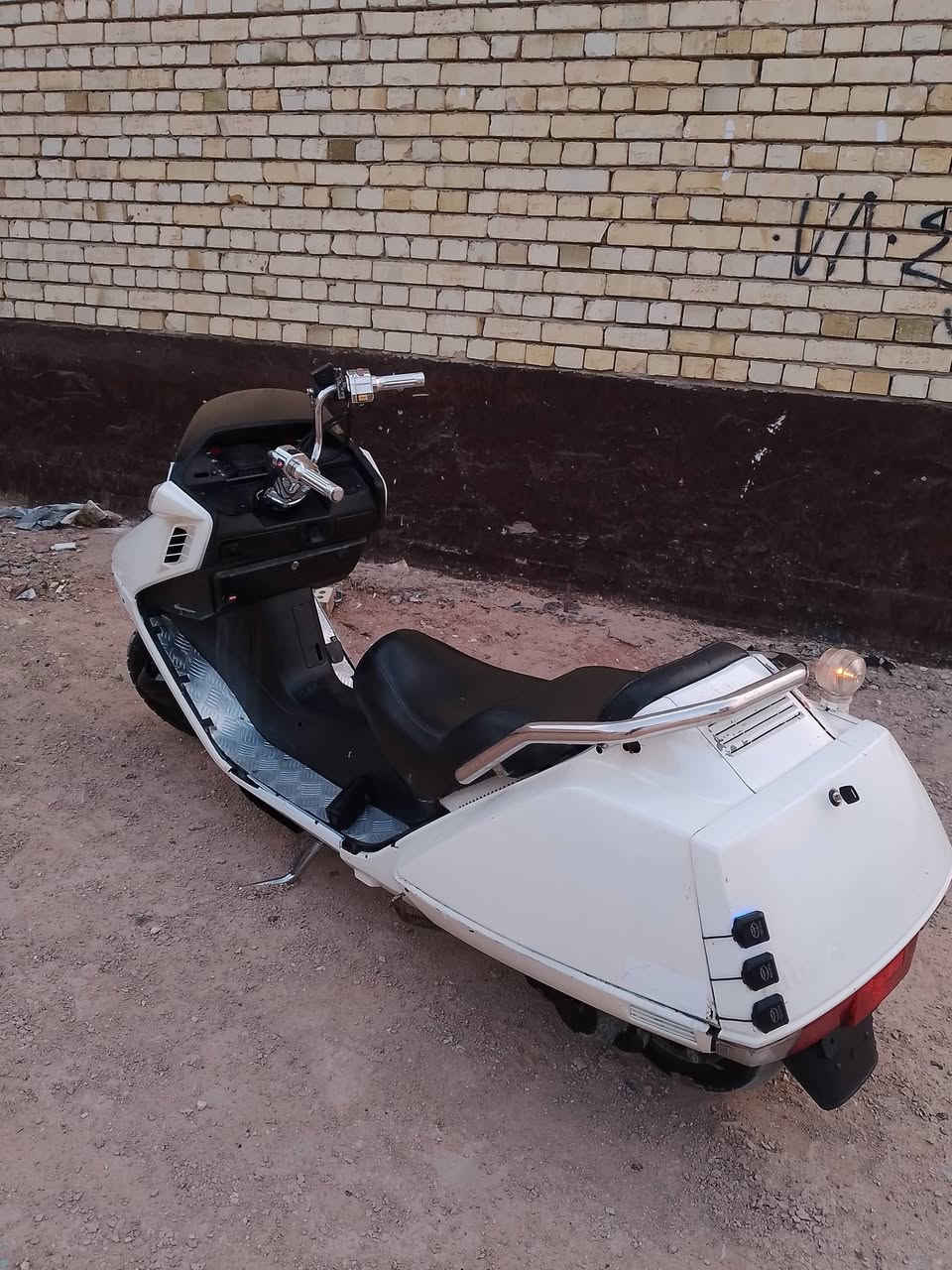 سلام عليكم
فيوجن للبيع نكره دراجه 
مكينه مفتوحه تروح تفحص لا تنقيص ولا تبخير 
تأيراتها جدد
ناصيه 
جك حساس نيكل 
مجاميع سلف وشاير نيكل 
ستيرن رياضي 
طوك
كهربائيه كله شغاله لايت بك لايت اشاير حساس بريك حساس جك هورن كله
(نقصها شارب فقط تريشه نص موجوده)
مكاني نجف
***********
لخاص مفتوح
