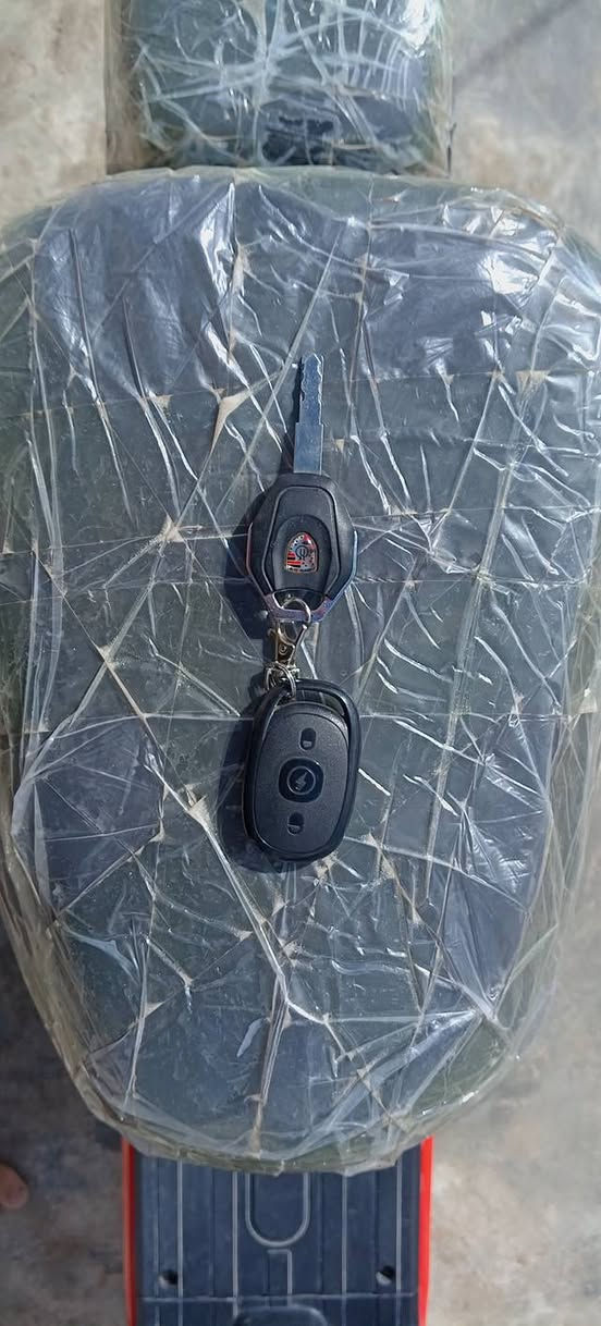 السلام عليكم دراجة شحن للبيع ثلاث بطاريات نضيفه بريكات بل بكان صويج بصمه عن بعد الانقص بس ويل جدم الشراي يجي خاص الرقم 078 819 59359
