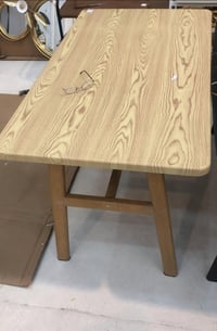 ميز طعام • ٤ كراسي • ارجل حديد مطلي