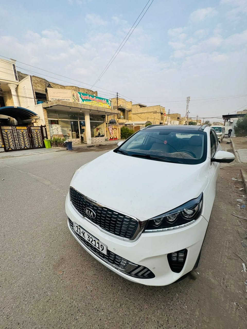 سلام عليكم 
سورنتو خليجي موديل 2019 ستة سلندر فول مواصفات ١/١ ماشية 100 الف سيارة جاهزة للاخير مكينة كير ما مفتوحات تبريد ثلج تخم تاير سيارة بيها بارد بسيط بالجاملغ الأمامي صفحة الصدر 
المواصفات :- 
خمس كامرات 
بصمة 
بنوراما 
فورويل
شحن وايرلس 
باب الصندوق كهرباء 
الكشنات الأمامي تدفئة/ تبريد 
الكشنات الأمامي كهرباء 
ثلاث قطع تبريد
سبعة راكب
سايد بريك دكمة 
بردات خلفية 
حساسات امامي خلفي
اوتوهولد 
صعود منحدرات 
مانع تزحلق 
كروز سرعة
مري شفط 
شاشة كبيرة (جي بي إس ) 
أربعة انضمة قيادة
اشاير بالمري 
ويل عالي كروم 
السيارة بعد بيها هواية مواصفات 

السيارة رقمها بغداد 
العوان :- بغداد 
السعر :- 265 ورقة 
الاستفسار :- *********** بغداد, العراق
