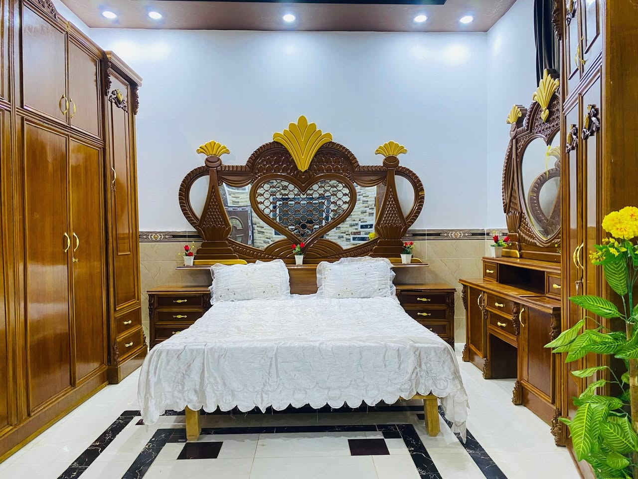 سلام عليكم توجد غرفه نوم مستعمله للبيع صاج عراقي درجة أولى ***********
