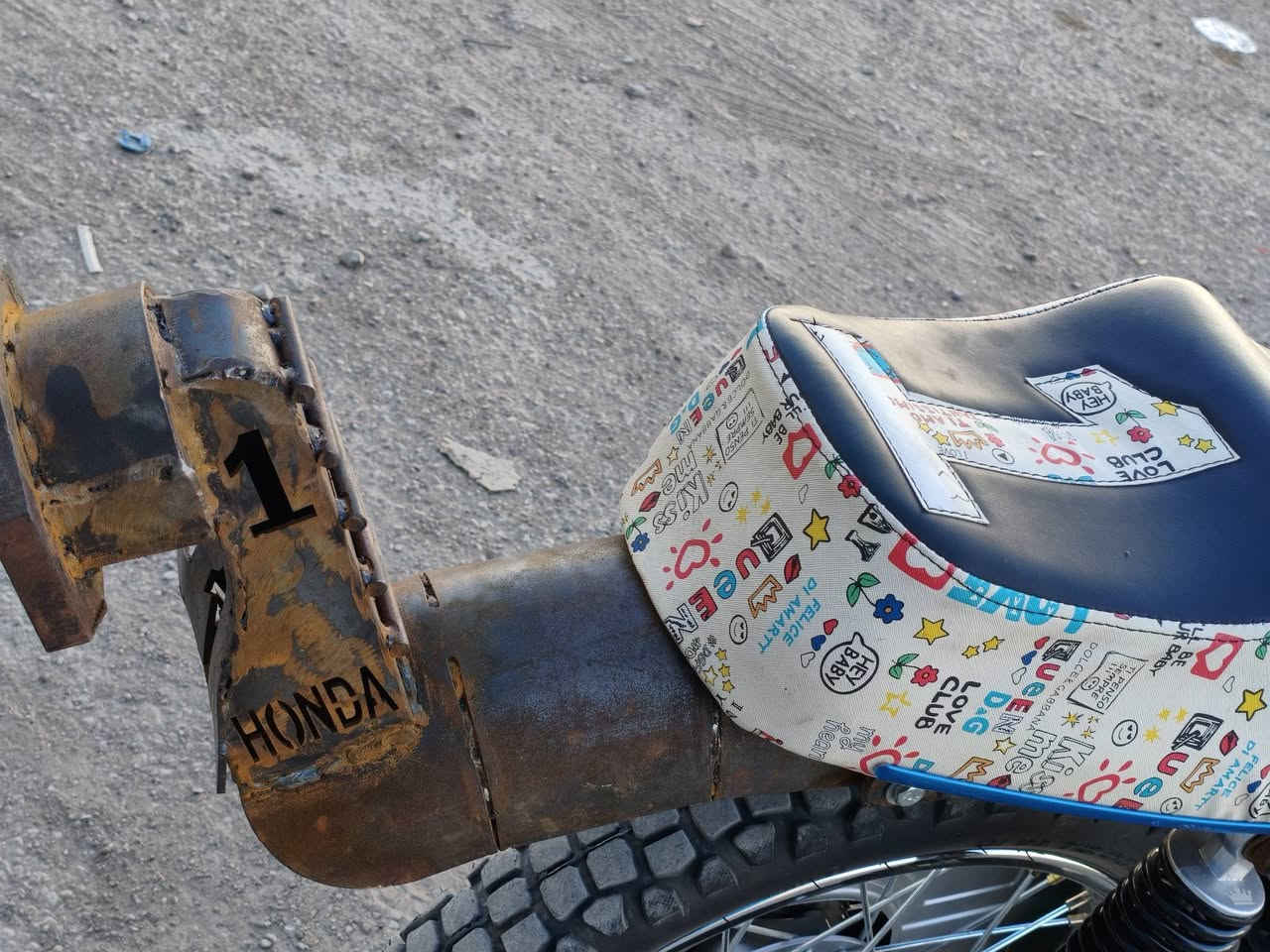 السلام عليكم اخوان من رخصت صاحب الكروب دراجة ايراني حربي 4 كير شاصي 23 ومكينه سافان 23 شلعه ومعدل وبطناش مبدل ولفات ليون اصلي فصلتهة نغمة وطرب للبيع ب675 وبيهة مجال أو مراوس مكاني بغداد الزعفرانيه للاستفسار واتساب ***********
