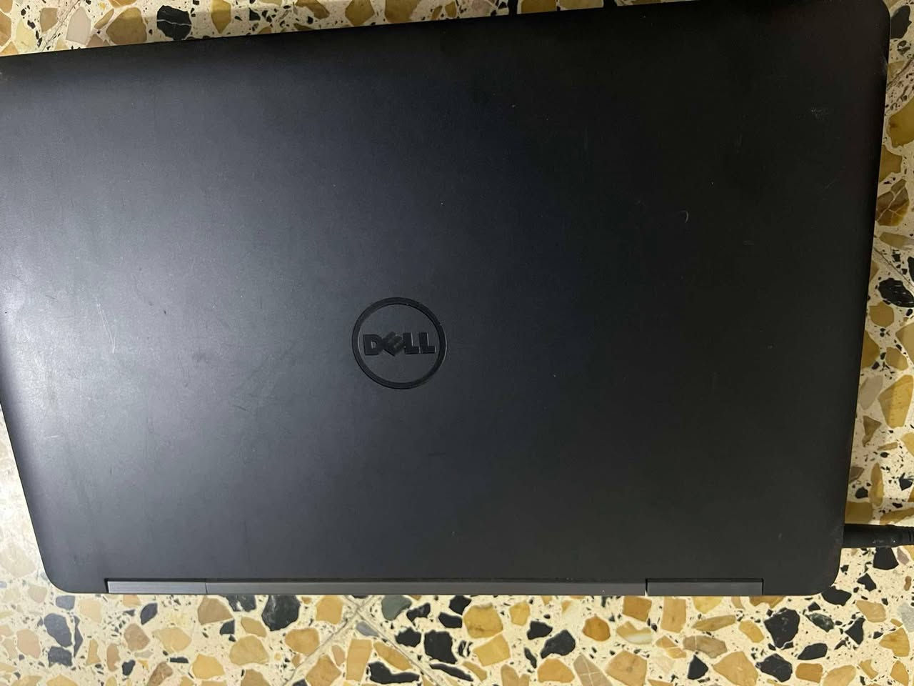 لابتوب Dell Latitude E5540 للبيع -او مراوس

*المواصفات:*
- المعالج: Intel Core i5-4210U الجيل خامس
- الرام: 8GB DDR3 
- التخزين: 238GB HDD 
- الشاشة: 15.6 إنش HD
- كرت الشاشة: Intel HD Graphics 4400 مدمج
- الحالة: مستعمل نظيف، مناسب للدراسة والتصفح والافلام وبرامج الاوفيس
- الملحقات: شاحن اصلي

ملاحضات الجهاز الشاشه واضحه كدامكم و الكيبورد بي دكم ماتكتب مايعرف شيحتاج بس مسويله كيبورد داخلي تستخدمو طبيعي كتابه 
ولجهاز شويا بي ثكل. لان الهارد مو SSD 
الباقي شغال طبيعي


**إذا كنت صاحب هذا الإعلان وتريد حذفه لأي سبب، رجاءا أرسل رسالة إلى الدعم الفني**