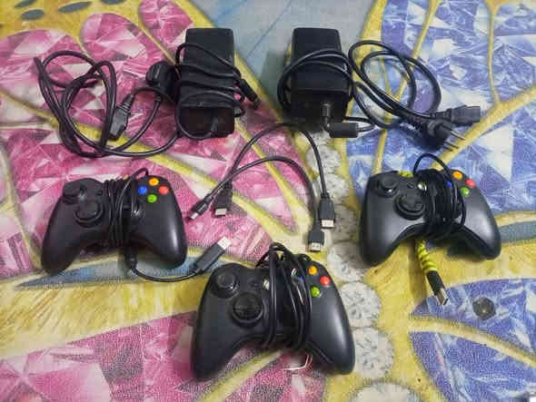 سلام عليكم إكس بوكس عدد 2 اول واحد عطل كرت الشاشه وثاني سوفت وير لبييع السعر 110وبيهن مجال المراسله ***********فقط وتساب او ماسنجر
