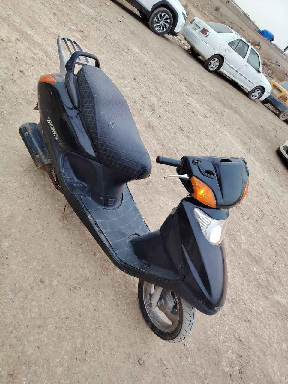 سلام عليكم سبيسي ياباني محرك بلادي مامفتوح شغالة 300 الف بيها مجال كلش  بسيط مكان بغداد دورة
***********
