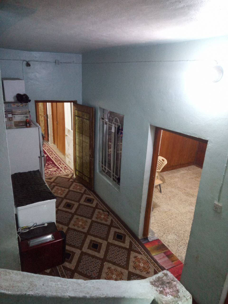 بيت في ميسان حي الحسن العسكري قرب صيدليه الشاكرين. المساحه 240م البيت متكون من ثلاث غرف ومطبخ وصاله ودوانيه وحديقه. الاستفسار الاتصال على الرقم *********** تصال اوتساب فقط👌
