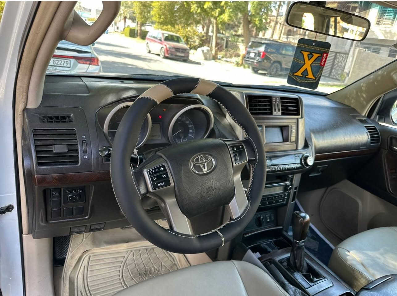 السلام عليكم
للبيع او مراوس حسب القناعه 

تويوتا برادو TXL 2013
محرك 6 سلندر 4000

فول مواصفات جلد سلايد حساس شاشه 
لايت زينون تحكم استيرن 

بيها صبغ بابين جهه السايق وجاملغ 
بدون داخل كفاله بجم كبس بلادي 

مكينه كير بحالة ممتازه 
تراي جديد بشرط 

رقم بغداد هزه ورقم جديد باسمي 

السعر : 243 ورقه بس مجال بسيط 

سونار مرفق 

اي استفسار 
***********
