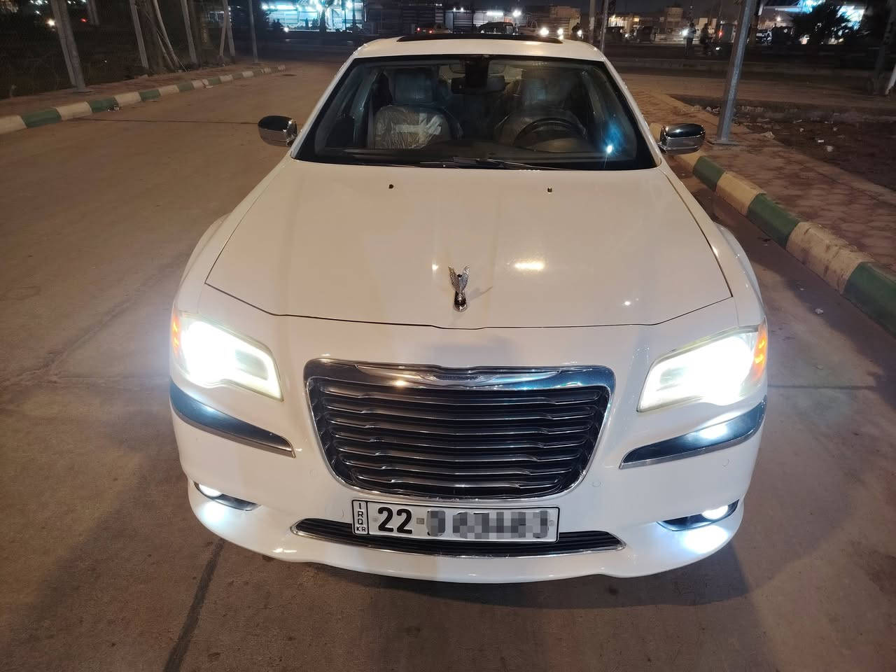 كرايسلر  اوباما 2014
C300 
 دوات كصه جنطه لحيم باجات وتزفيت شغل درجه اولى 
فول الفول ١/١ مواصفاتها 
السياره فتحه بل سقف بنوراما كشنات كهرب كلها  
كشنات تدفئه وتبريد 
كشنات الخلفية تدفىة
هيترات بل مرايه الجانبيه 
شاشة كبيره مع تبريد ٣ قطع جانبيه وخلفيه 
تحكمات ستيرن كامله 
برده خلفيه كهربائيه 
 مع بصمة ابواب وبصمة تشغيل السياره بعدها بوضع الشركه 
تخم  تايرات جديده نكسل 
داخل عسلي مع كشنات جلد 
السعر62$وبيها مجال قليل مكاني العمارة ***********
