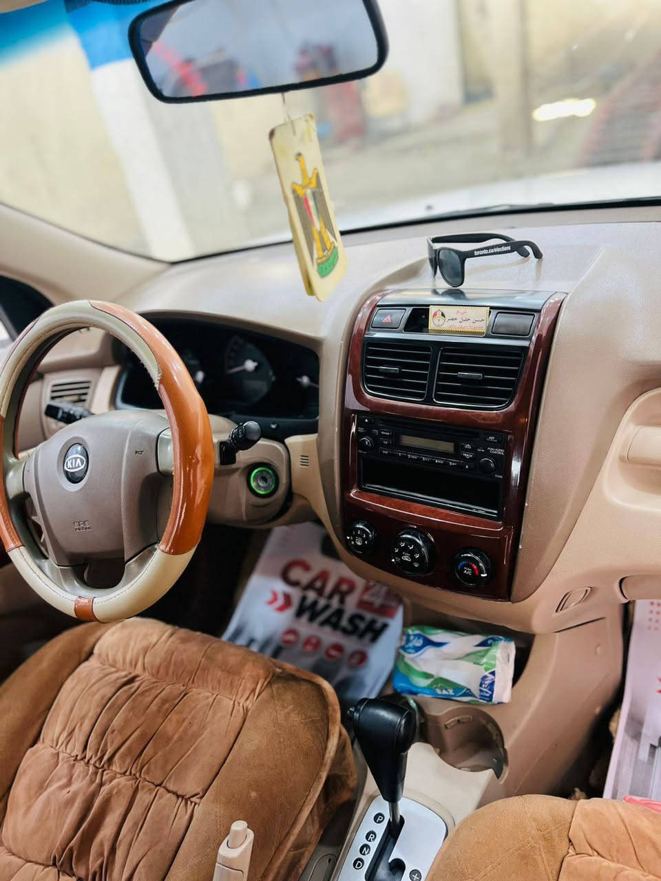 السلام عليكم 
سبورتج خليجيه  موديل 2009 سياره حلوه ونضيفه اكثر من الصوره مال بيت 
مبدل بيها بنيد اثر طابوکه فقط الباقي مكفول 
مكينه وكير خير من الله
تخم تاير جديد 
فتحه سقف والباقي التفاصيل معروفه بيها 
السعر  118 وبيها مجال بسيط مكاني بابل مركز الحله 
***********
