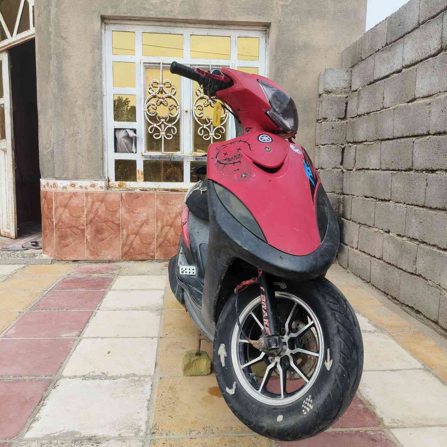 سلام عليكم دراجه ماكس عدله لبيع دراجه كلهء بلديه من طول لطول تزويد خارجي شي قليل كفرات بلدي مختمه ختم واحد تجي وتشوف بعينك  عوزه بس باتري لا كثر ولا قل ب600 وبيهء  مجال البصره قضاء الدير رقمي بي وتساب ***********
