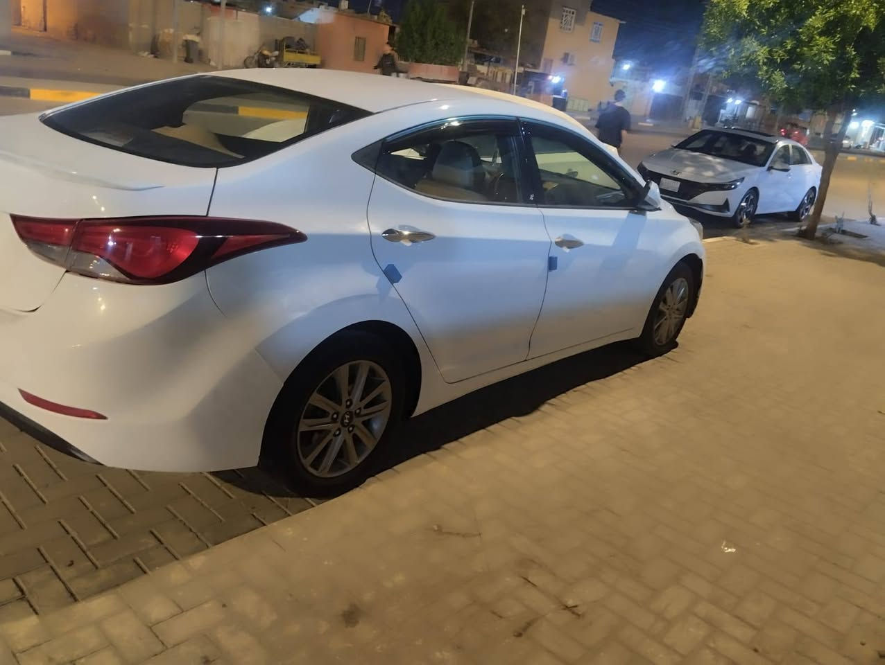 سلام عليكم الانترا موديل 2015 فول مصفات مكينه 1800 تبريد قطعتين حداديه تخم تاير سياره جاهزه رقم بصره بيه قطعتين صبغ جاملغ خلفي و امامي السعر 110 مكاني بصره دور الشرطه ***********
