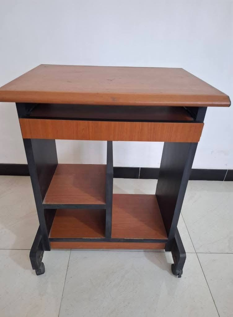 ميز للحاسبة مثل ما موضح بالصور
للبيع عنواني بغداد - الدورة 
٧٥ الف وبي مجال قليل


**إذا كنت صاحب هذا الإعلان وتريد حذفه لأي سبب، رجاءا أرسل رسالة إلى الدعم الفني**