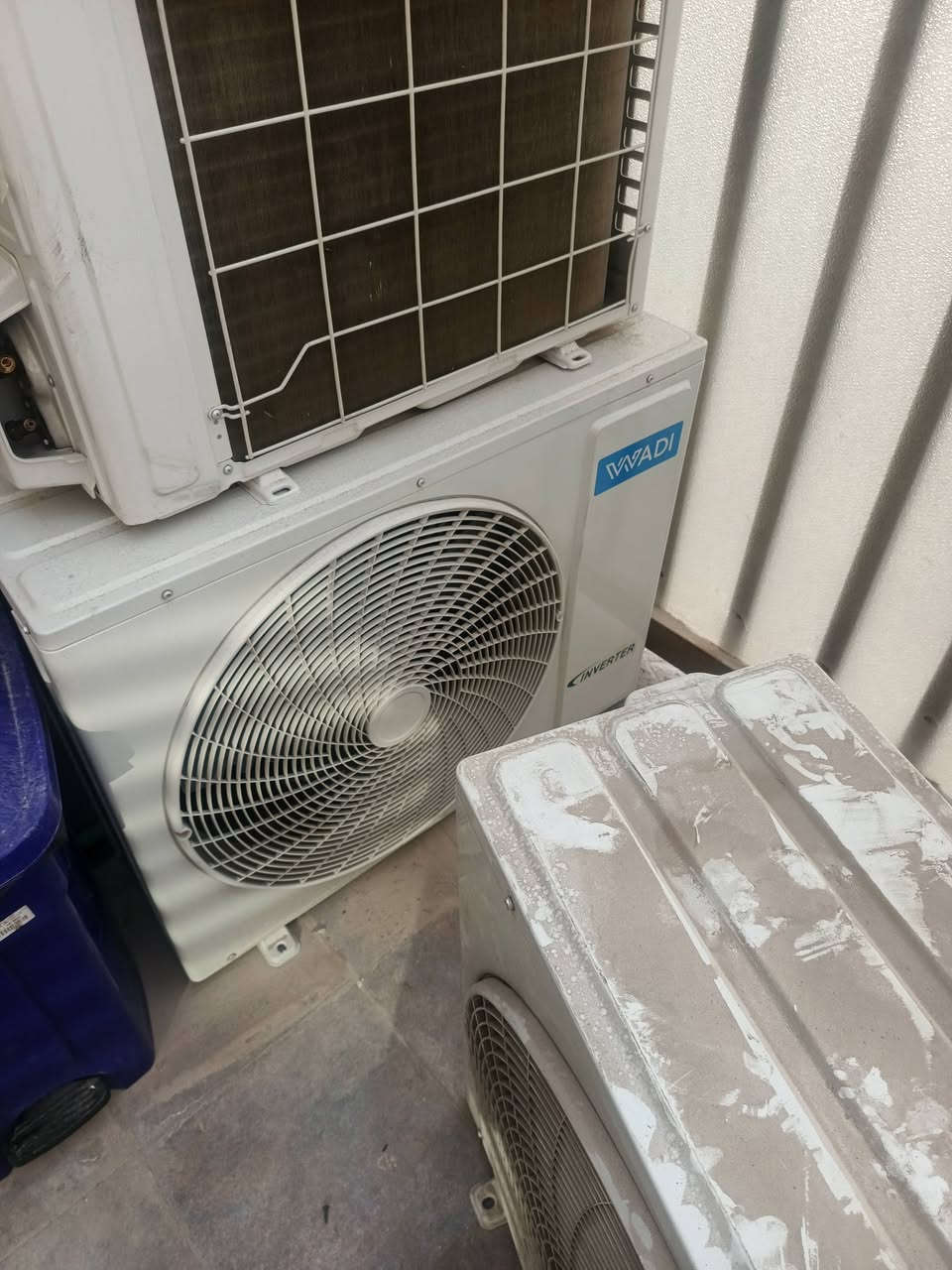 السلام عليكم يوجد الديه سبالت البيع النوع الوادي نفيتر و2 طن تواصل ع هاذ رقم***********بي وتساب
