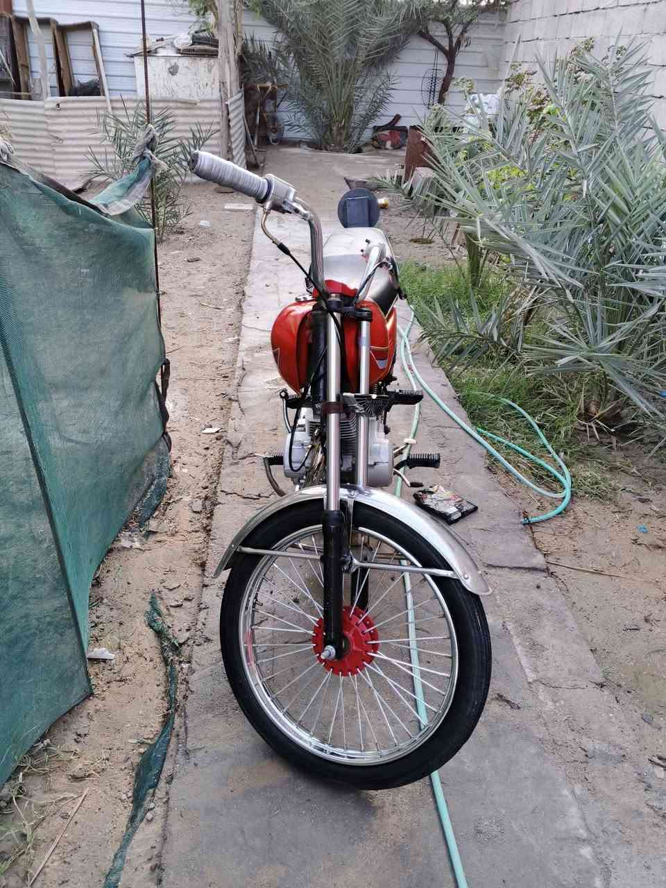 دراجة للبيع فقط تعمير محرك نامة مكفول لا مفتوح ولا شي دراجة كاملة اي نقص ما بيهة تاخذهة ربع ماذب عليهة السعر 500وبيهة مجال ادوات مكفولة من السرقة مكاني البصرة ابو الخصيب ***********وتساب
