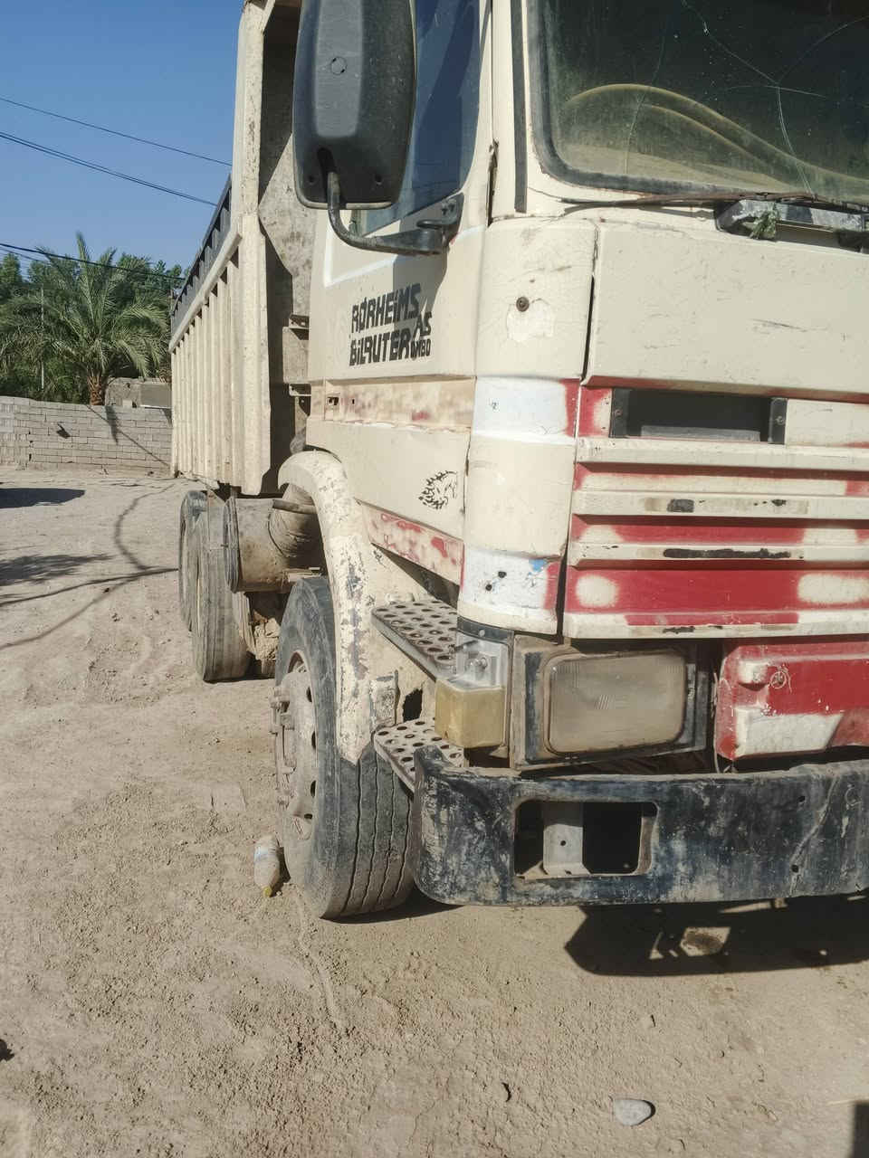 سكانيا سنكل سحال موديل تسعينات بدي شمالي تخم تاير مجموعة فالفو ام الالكي خفيفه مكينه جديده لا تنقص ولا تبخر رقم ذي قاي تحويل ثاني يوم شاصي باجر مكفول تحويل ثاني يوم مكاني كوت   ***********سعر مناسب
