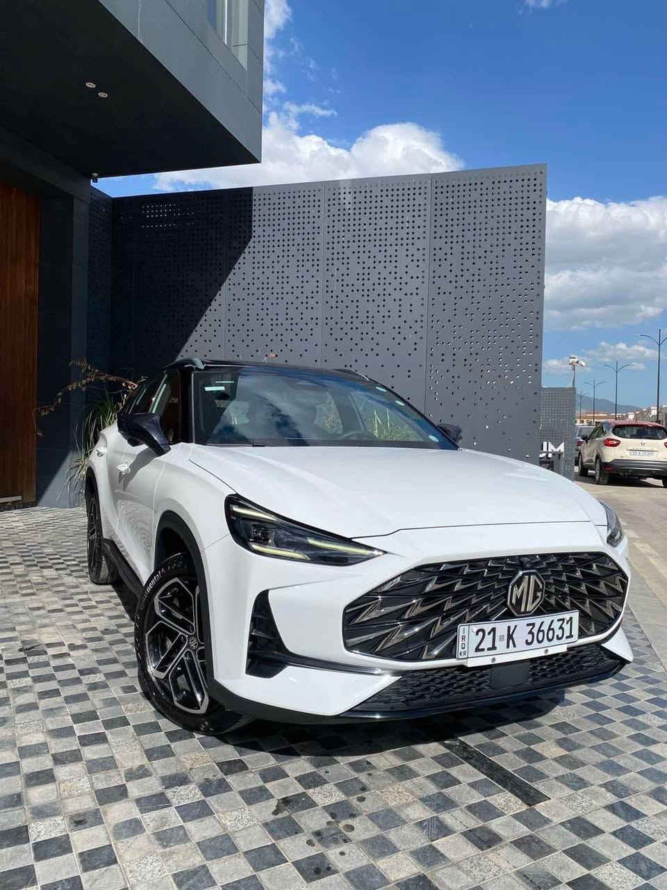 MG ONE 2023
‎سفری شەریکە
‎فول فول مواسەفات
‎١٥ گەلا خوار سیعری شەریکە و + تۆزێک مەجال
‎پانۆراما
‎کوشن جلد
‎کوشن کارەبا 
‎کوشن هیتەر
‎سوکان هیتەر
‎رادار ٣٦٠
‎حاسە ٣٦٠
‎ئۆتۆ ستۆپ 
‎بریک بەصمە
‎لایت لید
‎شاشە گەورە و ئەلکترۆنی
‎گێچ ئەلکترۆنی
‎٥ کامێرە
‎کامێرە ٣٦٠
‎مەکینە ١٥ تۆربۆ
‎٥ مۆدی لێخورین 
‎٣٢ هەزار کم رۆشتوە
‎بەناوی خۆمەوەیە
‎دەعامی بۆ دەعامی بە شەرت
‎١٧٥ گەلا و معامەلە
‎لە سلێمانیم
*********** السليمانية, العراق
