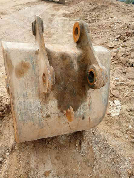 سعرها ١٠ورقات مكانها الحبانيه كيله متر نضيفه جدا ***********
