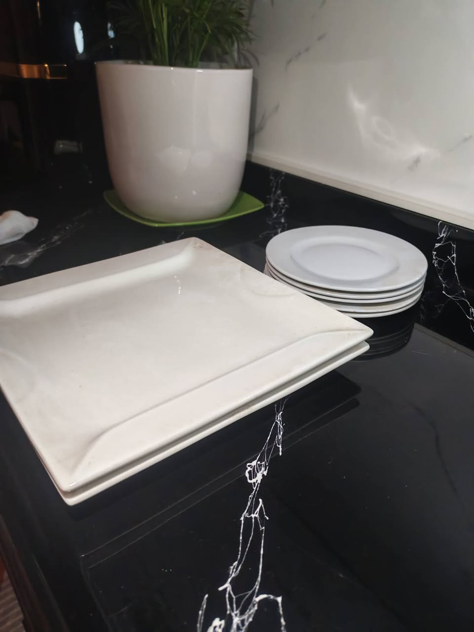 شوفوا النزاكة! أطقم تقديم فاخرة (أسود مطفي، ذهبي، وأبيض مرمر).
✅ متوفرة الآن للحجز  ***********
✅ قطع مميزة وما تتفوت للبيت أو للهدايا.
