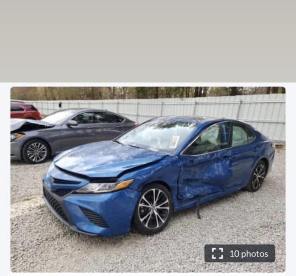 للبيع كامري 2019 se 
فول ما عدا البصمة: سلايد، شاشة چبيرة ،رادار، تحديد مسار، كشنات كهرباء. 
مكينة وكير وصدر مكفولات
ضرر سطحي بسيط مثل ما موضح بالصور لا دواخل ولا شواصي 
السيارة كاملة وجاهزة من اي نقص 
المكان بغداد 
السعر: 183 بي مجال بسيط 
للاستفسار ‭0770 393 9171‬
‏‭+964 770 193 1755
