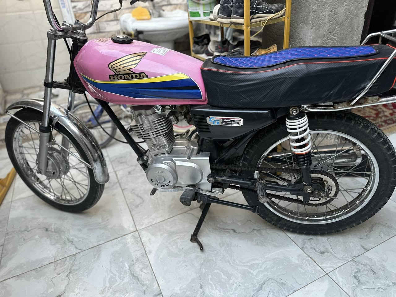 للبيع بدون مكفوله عام مامفتوحه سعر 600 وبيها مجال خاص او ***********
