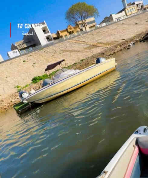 السلام عليكم للبيع  زورق  سيرة  عليه مكينه 200   ياماها  نظيف كلش   سعره  65 ورقه  مكاني  بغداد الاعظميه  اي استفسار هذا رقمي  ***********
