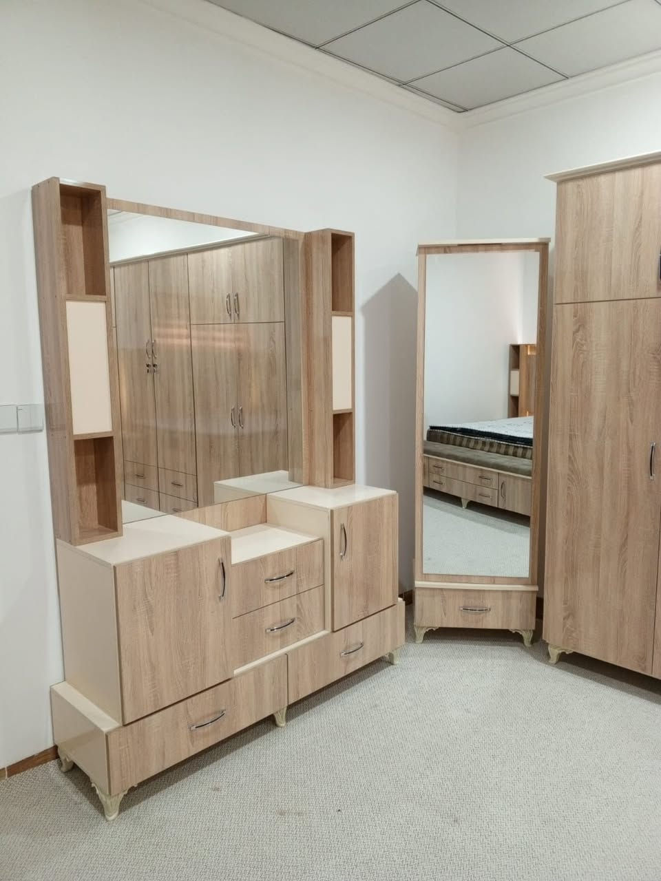 غرف نوم متوسط وضخمه نعمل حسب طلب الزبون اللون والموديل ونوع الخشب تبدأ الأسعار من مليون و250 حجز خاص أو زيارة المعمل داخل كركوك تفاصيل أكثر مراسلة عبر ال Messenger ￼


**إذا كنت صاحب هذا الإعلان وتريد حذفه لأي سبب، رجاءا أرسل رسالة إلى الدعم الفني**