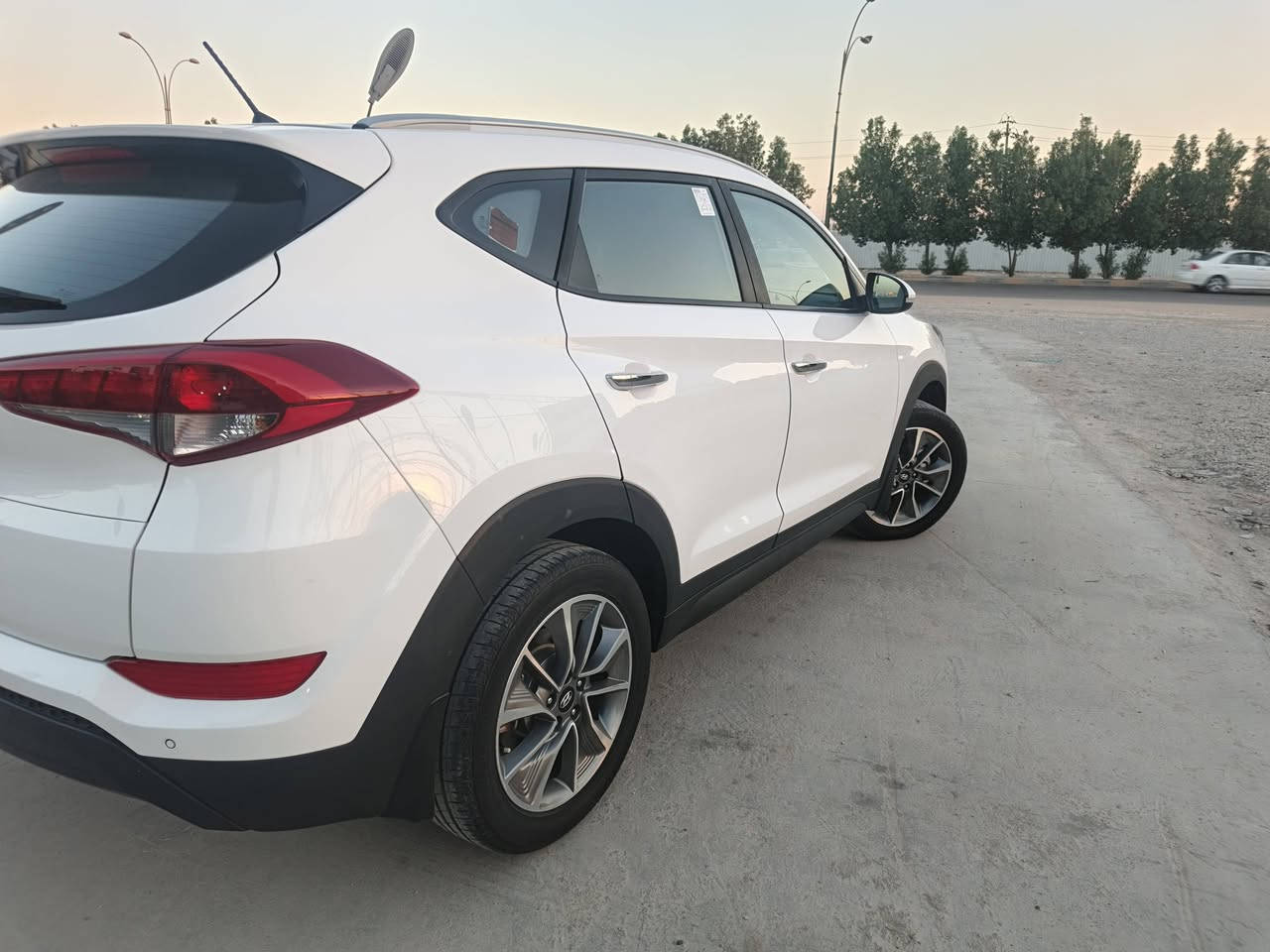 سلام عليكم
توسان مديل 2018خليجي 
كفاله سياره سبير منازل 
ماشيه 150
بيها رصعات بسيطات بل قماره بس 
سعر 172 وبيها مجال
مكاني حله شارع ٨٠ 
م/***********
