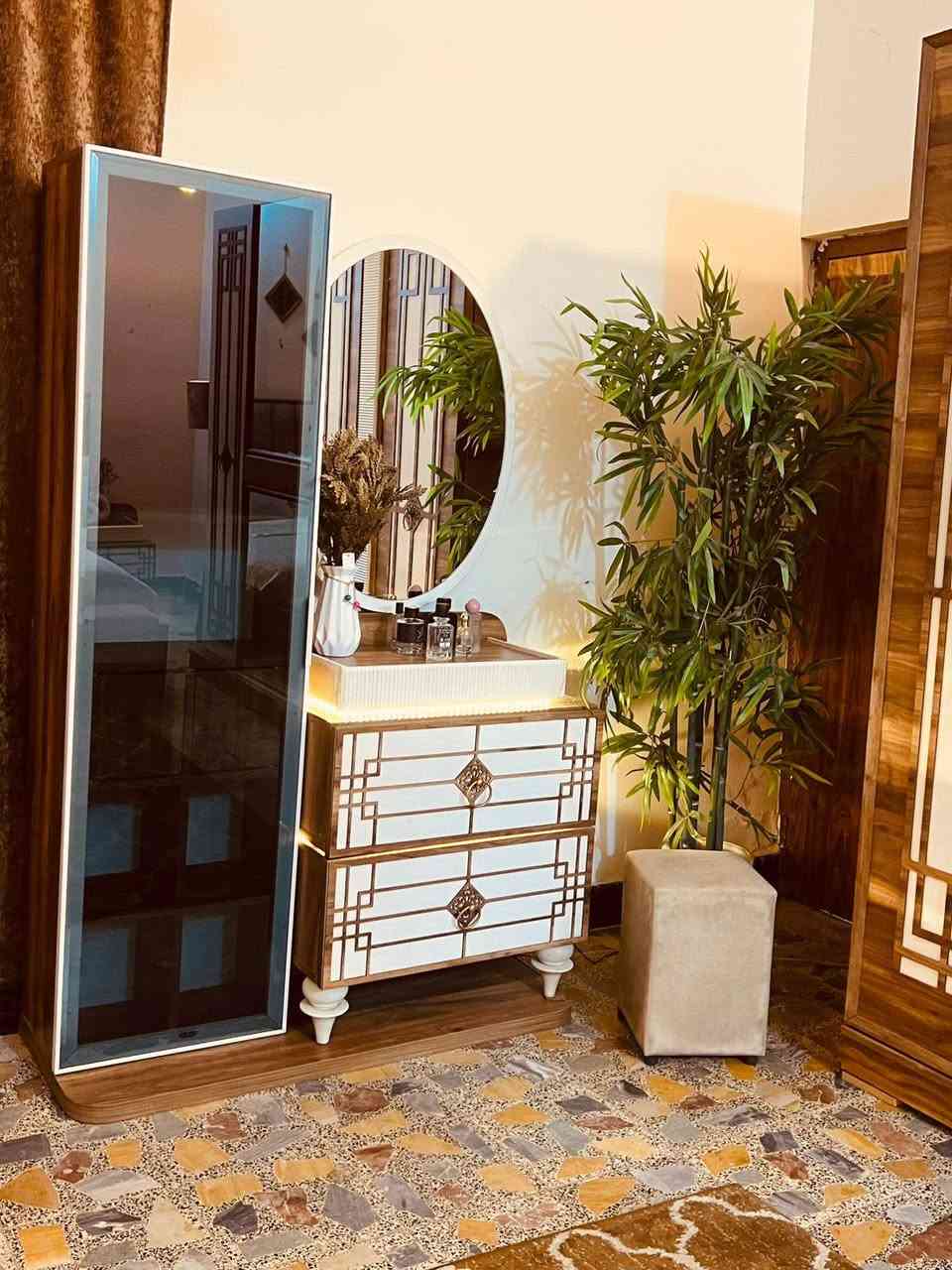 غرفة تركيا مودرن نضيفة جداً100% 10 قطع هايدروليك وكلها انارة وسرير مخزن للبيع هية والدوشك مكاني بغداد للأستفسار ***********
