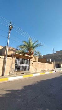 بيت طابقين • ٣٠٠م • مقابل الحديقة