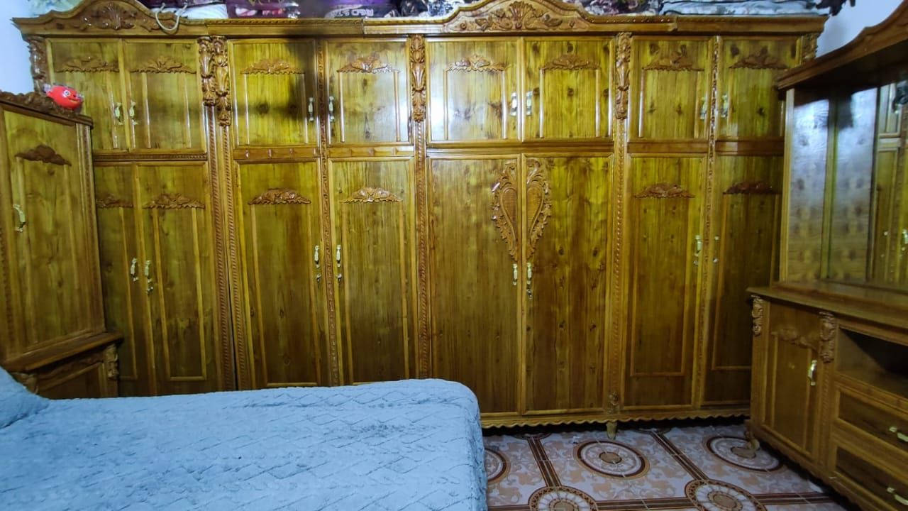 سلام عليكم غرفه البيع مستخدمه ام طابقين هيه جديده بس محتاجه وريد بيعه العنوان ميسان  ابو رمانه حي الخليج وهذه رقم بي واتساب ***********
