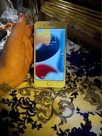 ايفون سفن بلص ذاكرة 128  لون وردي جهاز شغال فق الكامرة الامامية و دكمة...