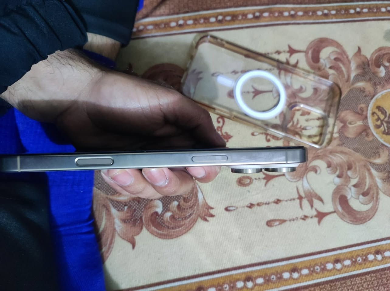 سلام عليكم جهاز ١٦برو ماكس ذاكره ٢٥٦بطاريه ١٠٠ بعده بالضمان ماستر شرق اوسط الجهاز حدثته اخر تحديث وطلع هايه النقط السوده الخفيفه بالشاشه ممأثره ابد ابد وانطي بي ضمان سنه كامله غراضه كامله ضمان الفتح ٢٠٢٥/٩/١٥الى ٢٠٢٧/٩/١٥ السعر بمليون و٣٥٠وبي مجال حك الجيه رقم التواصل ***********
