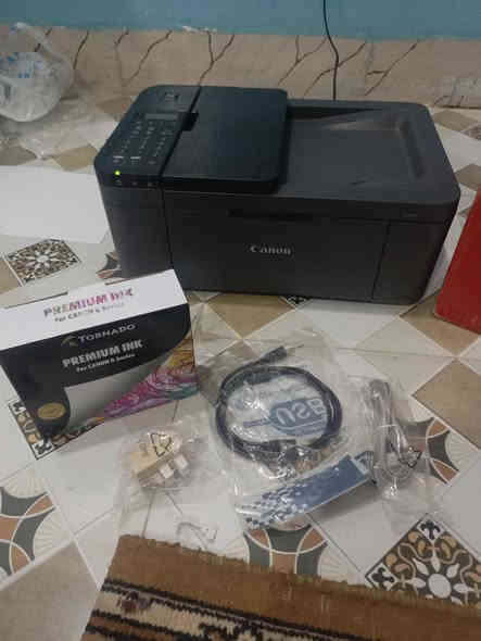 طابعه كانون canon للبيع جديده. بس جهزناها للطباعه مواصفاته
1 طباعه ملون وعادي 
2 تطبع وجهين تلقاىي
3 تطبع صور وستيكرات 
ملازم 
4 تربط واي فاي يعني تطبع من موبايلك.مباشر. صور فايلات. اي شي 
 او عله جهاز الحاسوب 
5 حبرها رخيص ب10الف تطبع بيه 5000نسخه وقتصاديه بالحبر.      طابعه جدا خدميه 
  مكانه رميثه.السعر 135للتصال ***********
