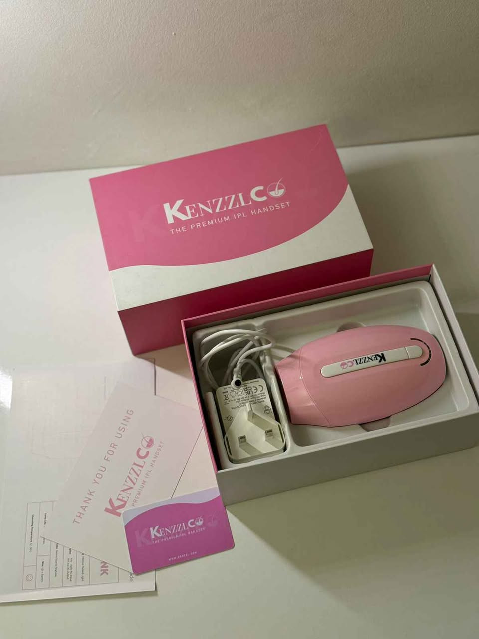 : ✅جلساتك حتكون اسبوعيه اول ٣ اشهر 
كل اسبوع جلسه خلي جلساتك تكون بيوم جمعه او سبت حتى يكون نهايه اسبوع

✅قبل بيوم تعملي تقشير للمنطقه بمقشر حبيباته خشنه وبعدها تزيلي الشعر واكيد ترطيبين الجسم بعدهم
 
✅ثاني يوم تعملي ليزر للمنطقه الي سويتي الها تقشير وازاله 
بعد الليزر مباشرتا ميصير مي او عطر او كريم بي عطور  فقط مرطب 
✅افضل انواع المرطبات (سيتافيل، يوسرين، سيراڤي،  )
 
✅كل منطقه تعيدين عليها ٣ مرات
بلشنا برجلج تسويها اول مره كلها ترجعين تعيديها مره ثانيه كلها ومره ثالثه كلها
: تخلين الجهاز على الكهرباء حيشتغل وميض ابيض دكمه لجوه لصغيره مال مستويات من دوسها يزيد المستوى سوي ع لثاني اول جلستين وبعدها نبلش نزيد بالجلسات لقادمه

الدكمه طويله تضغطين عليها ضغطه مستمره لمده ٥ ثواني 
بعدها تخلين الجهاز على بشرتك يلامسها اهمشي حيومظ تلقائي بدون مدوسين اي دكمه
: سعره ١٥٠ وبي مجال بغداد, العراق


**إذا كنت صاحب هذا الإعلان وتريد حذفه لأي سبب، رجاءا أرسل رسالة إلى الدعم الفني**