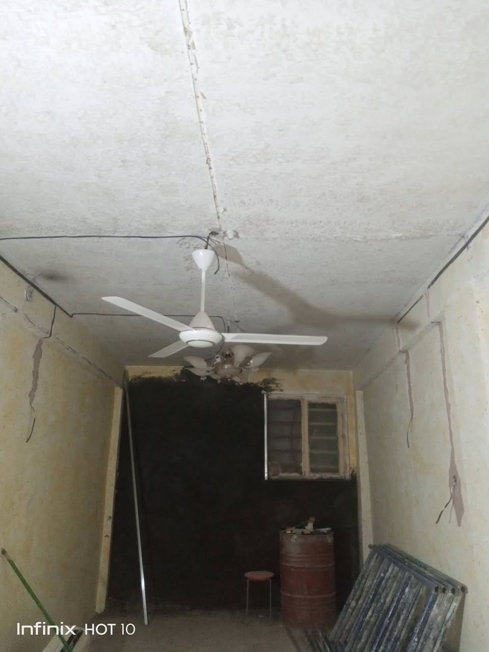 الحمد تم انجاز هذا العمل جبس ركم
مع معالجة الجدران بعد ما كانت مصبوغه فابيونا 
تم معالجة الجدران طلس بمعجونه جبسونيت من شركة اصباغ الجزيره فرع كربلاء 
طبعاً الشركة ما تحتاج إعلان لأن الإخوان الصباغين يعرفون المنتجات لكن انصح صاحب البيت أو الفني الي يبحث عن نتيجه ترضي وترضي الزبون أن يستخدم هاي المعجونه حقيقه شي راقي جداً ونتيجه مبهره 
عملنا كربلاء فقط 
كل ما يخص الديكور خليها ورانا واستلم شي مرتب 
***********
